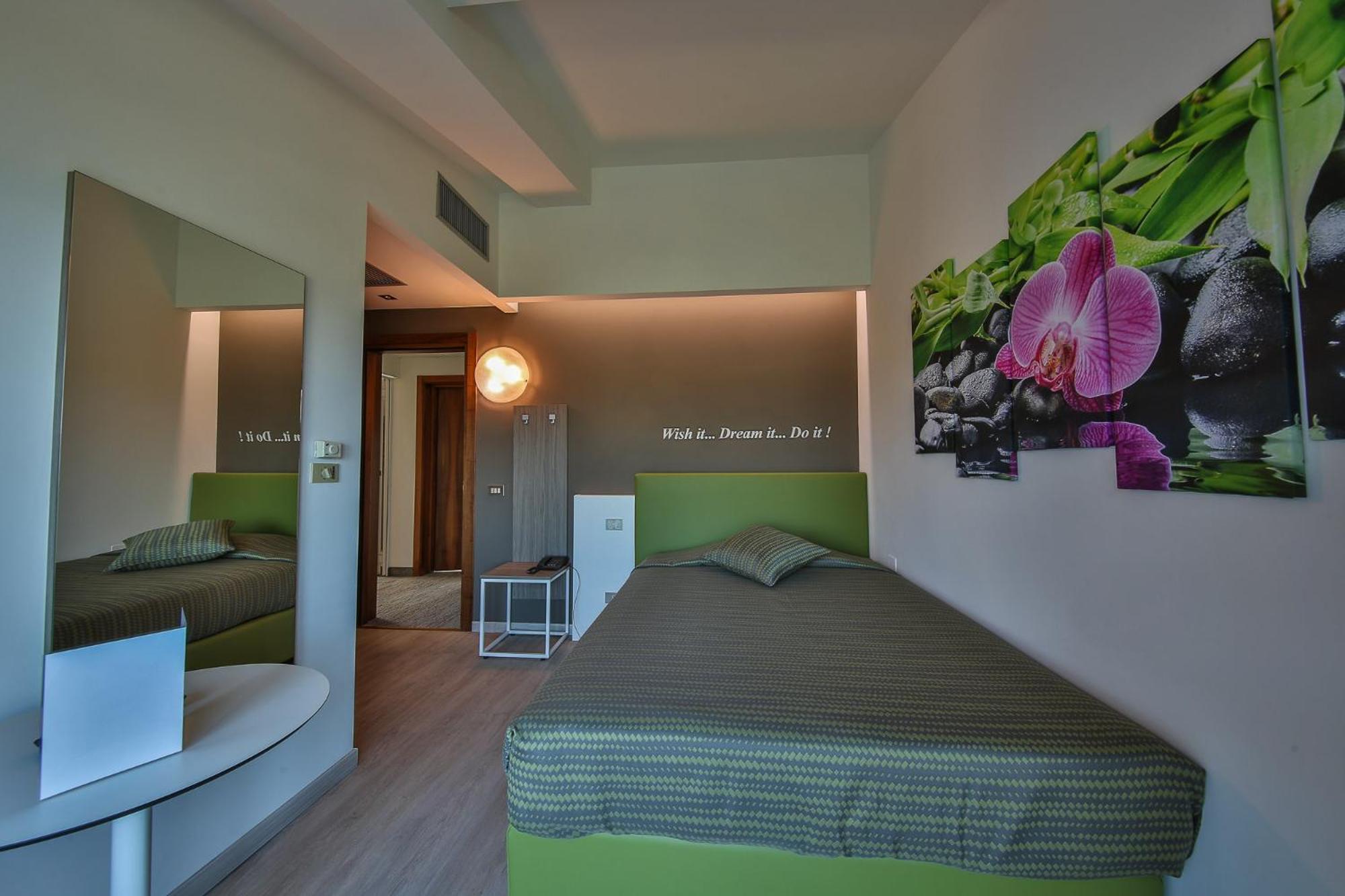 Hotel Ideal Сирмионе Экстерьер фото
