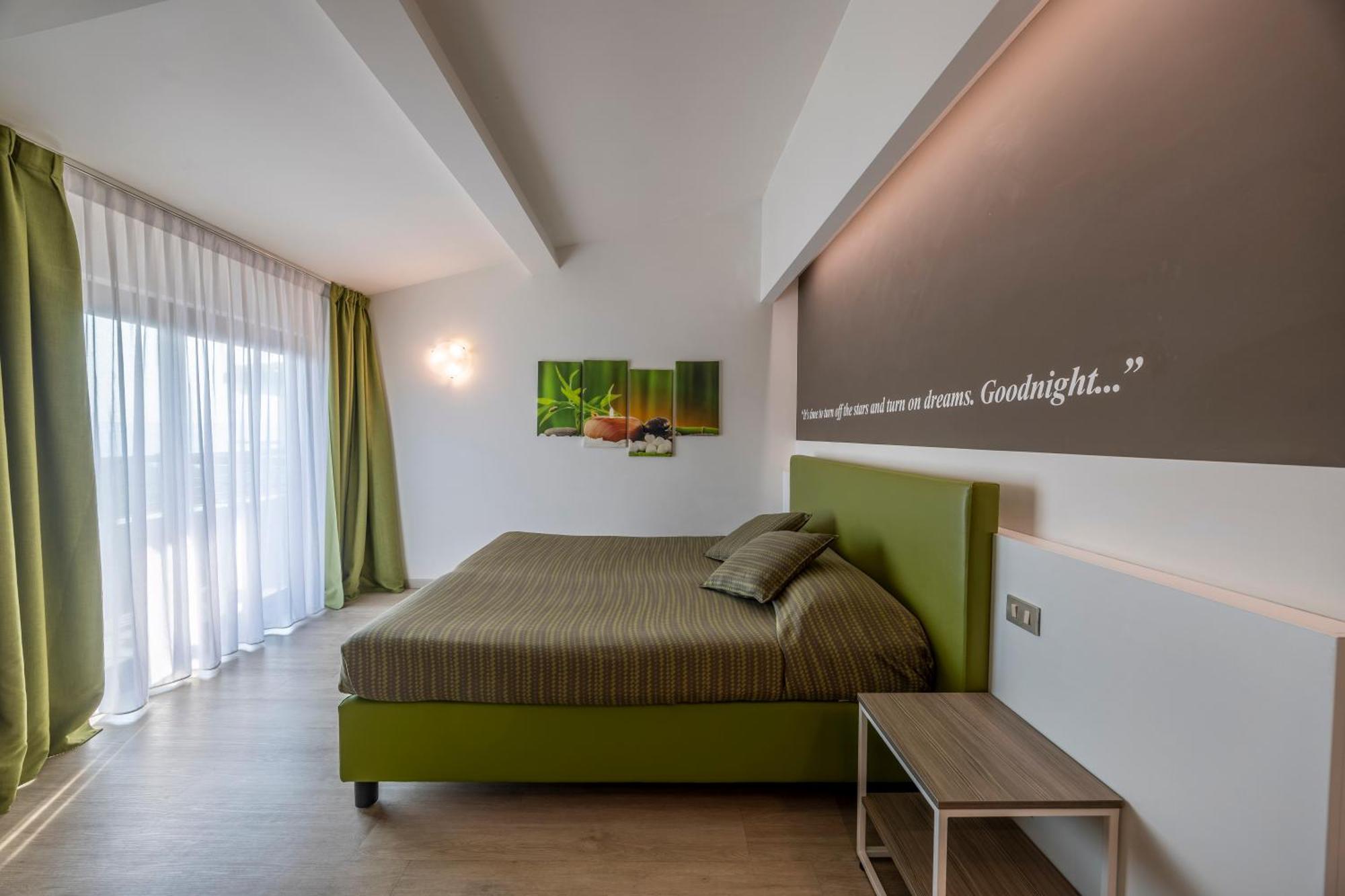 Hotel Ideal Сирмионе Экстерьер фото