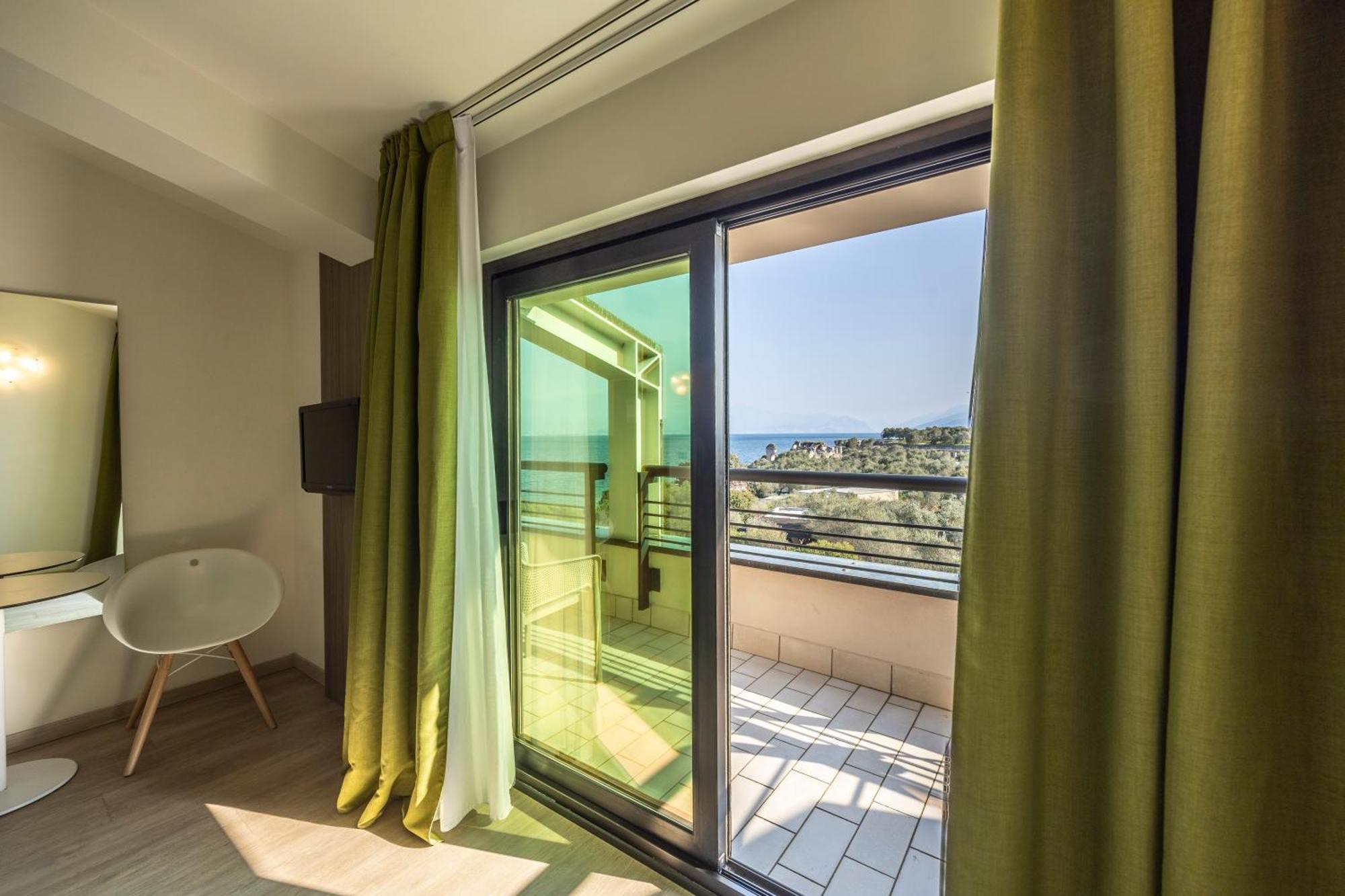 Hotel Ideal Сирмионе Экстерьер фото