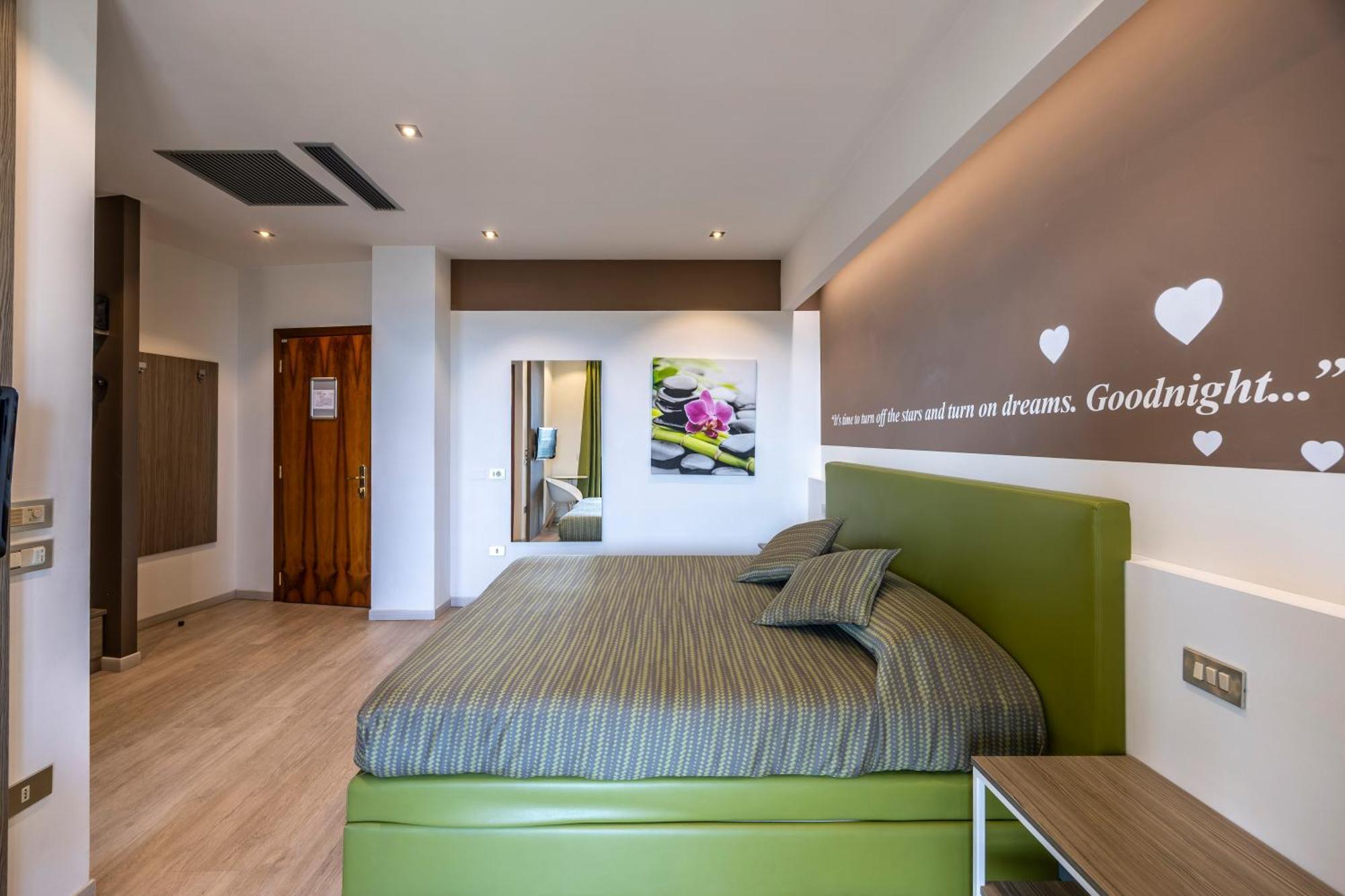 Hotel Ideal Сирмионе Экстерьер фото