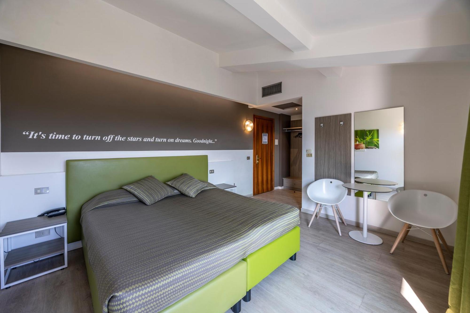 Hotel Ideal Сирмионе Экстерьер фото