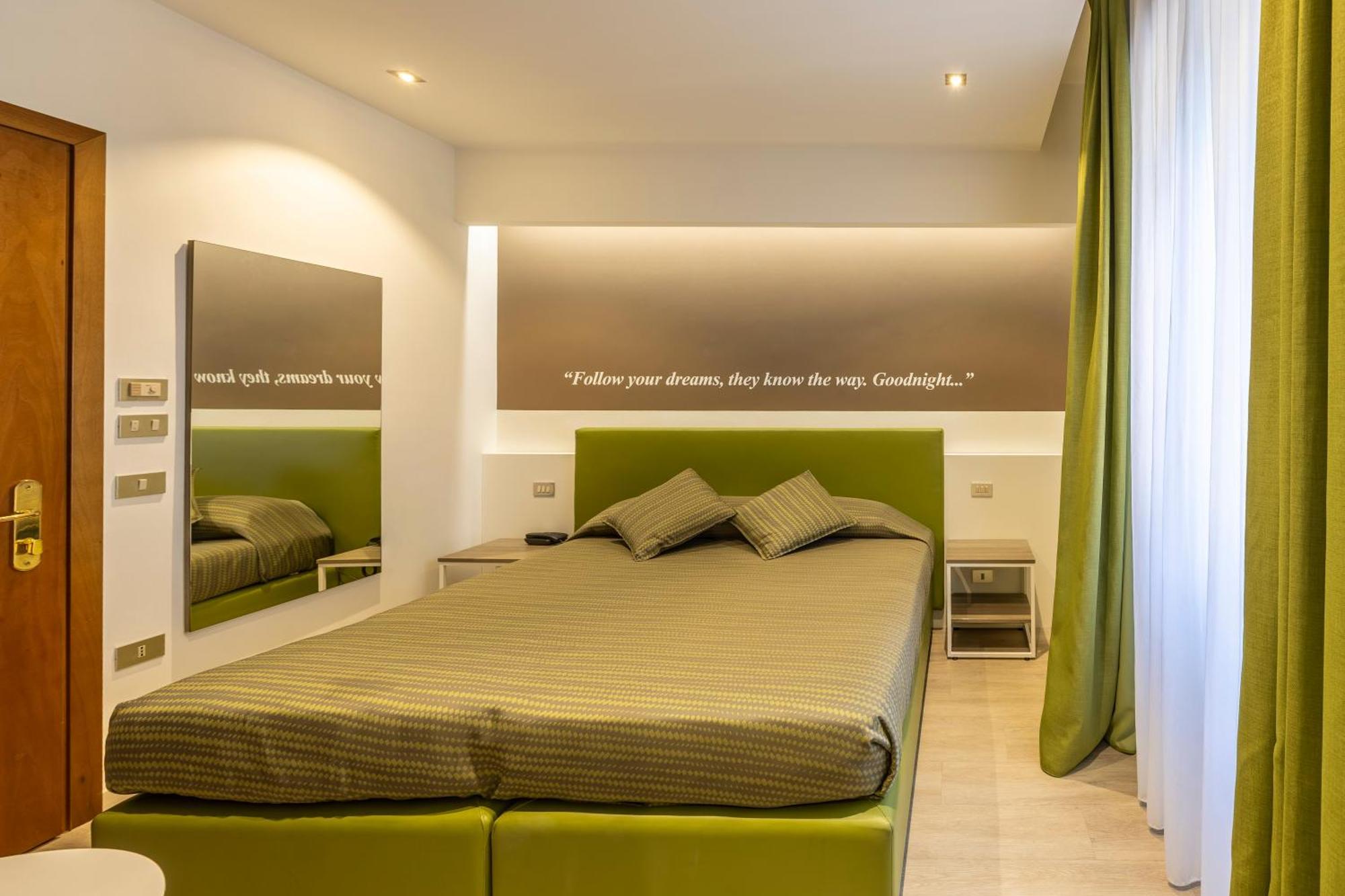 Hotel Ideal Сирмионе Экстерьер фото
