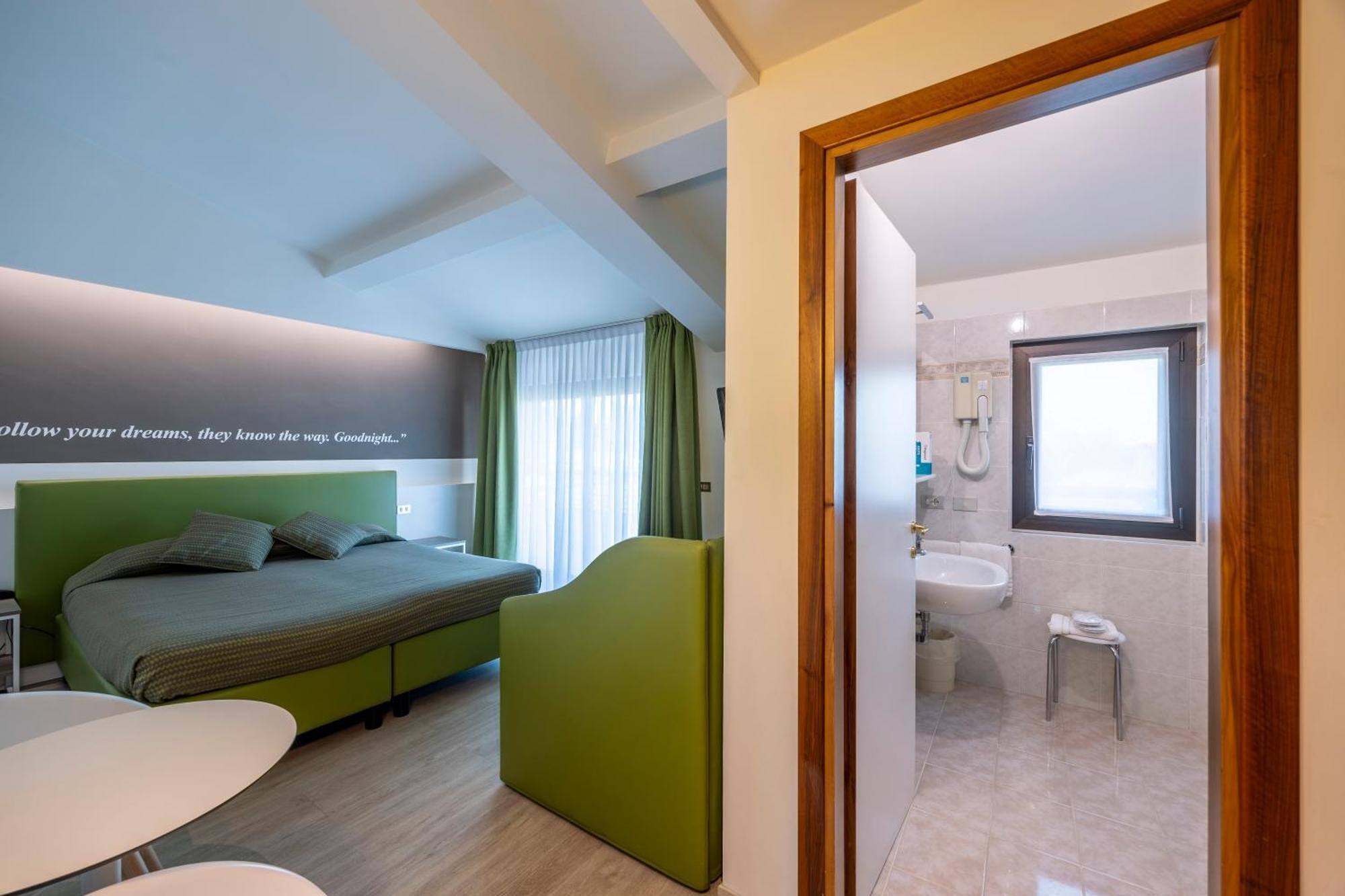 Hotel Ideal Сирмионе Экстерьер фото