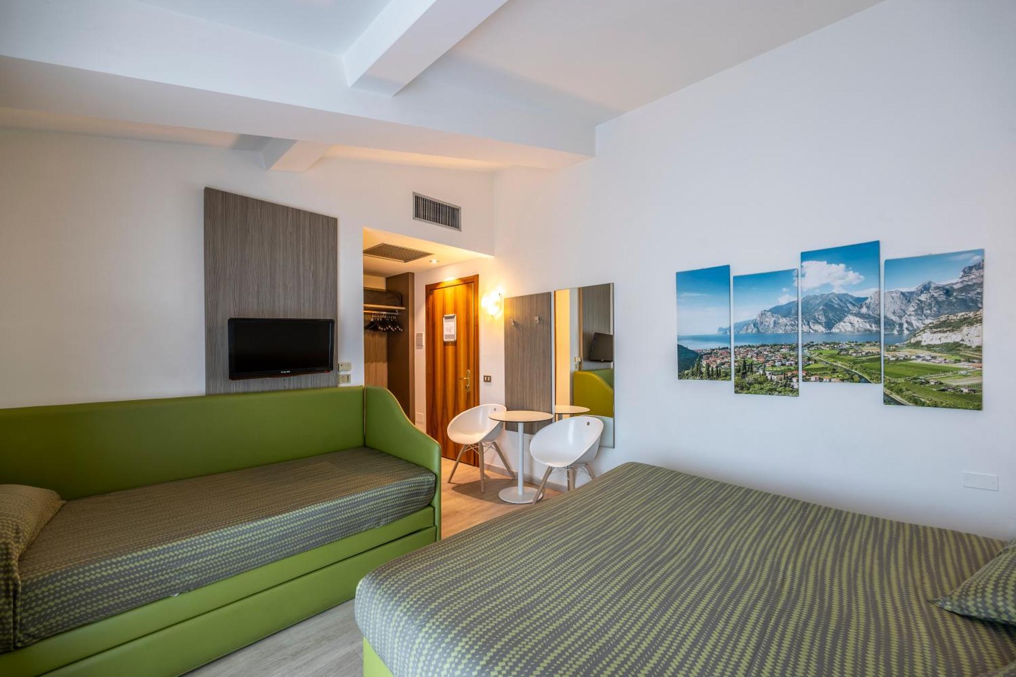 Hotel Ideal Сирмионе Экстерьер фото