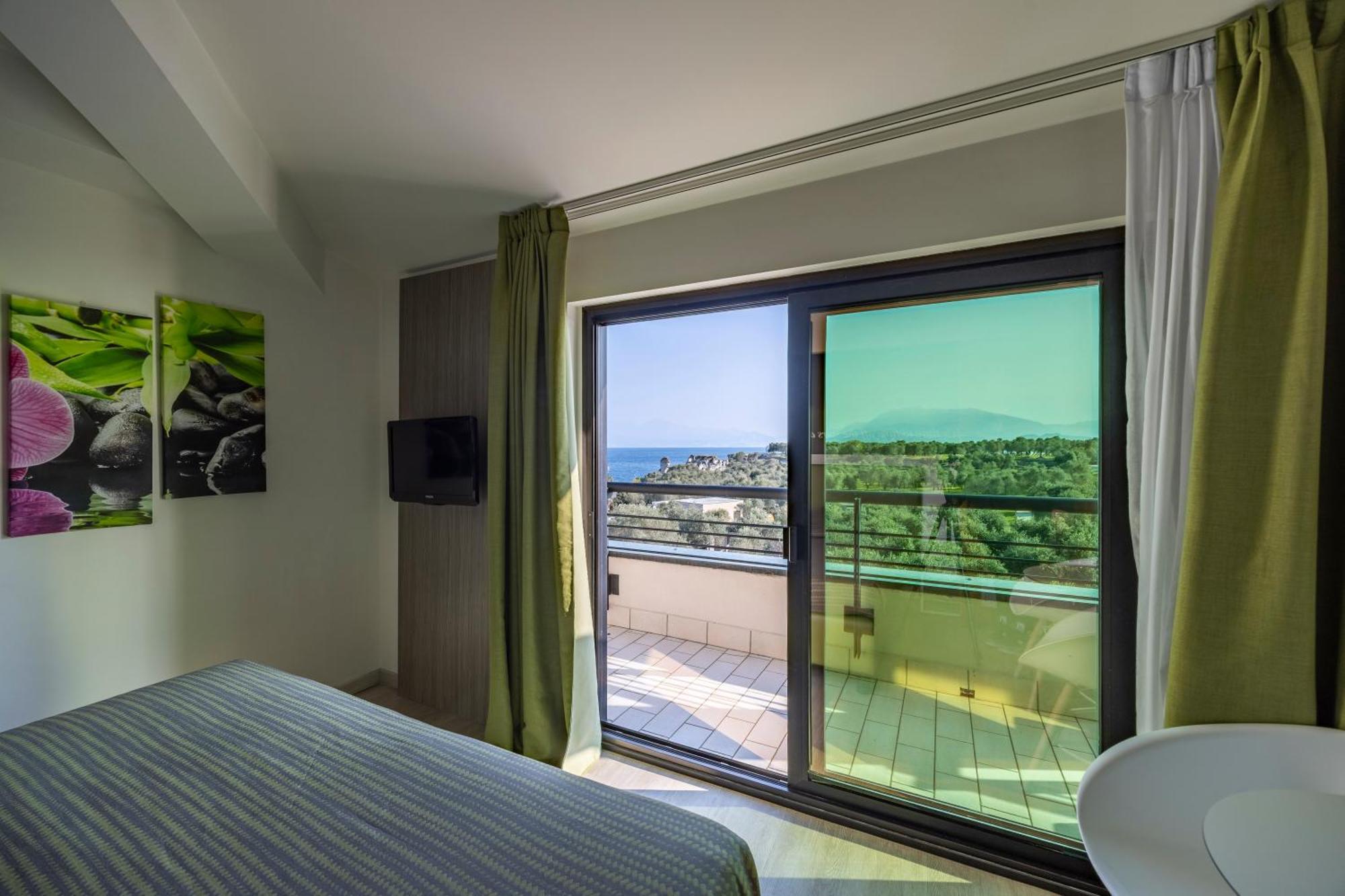 Hotel Ideal Сирмионе Экстерьер фото