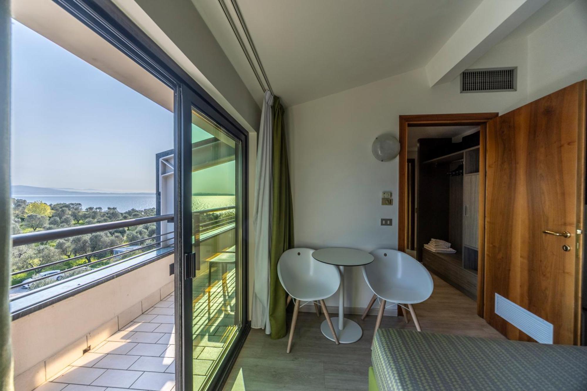 Hotel Ideal Сирмионе Экстерьер фото