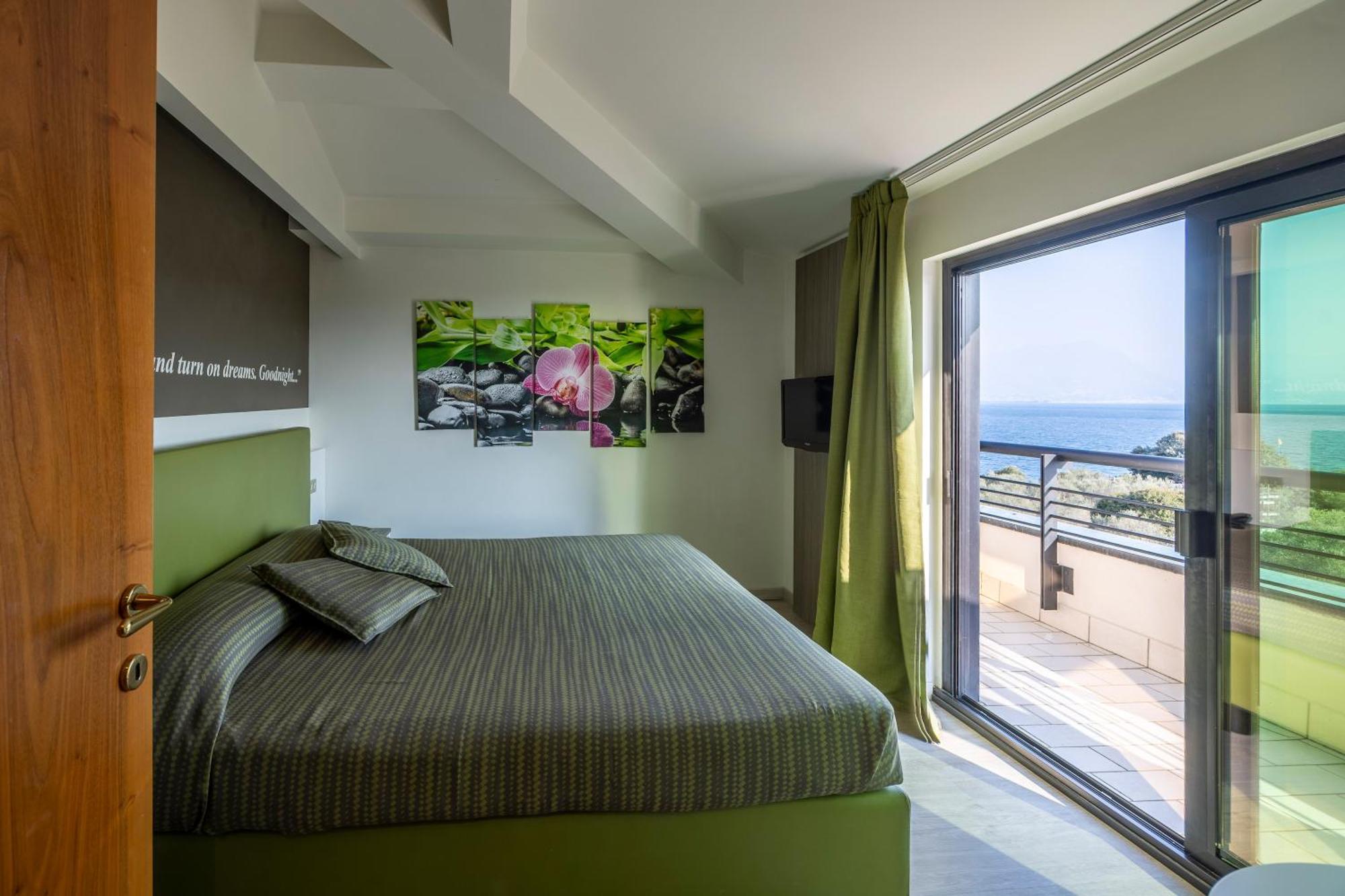Hotel Ideal Сирмионе Экстерьер фото