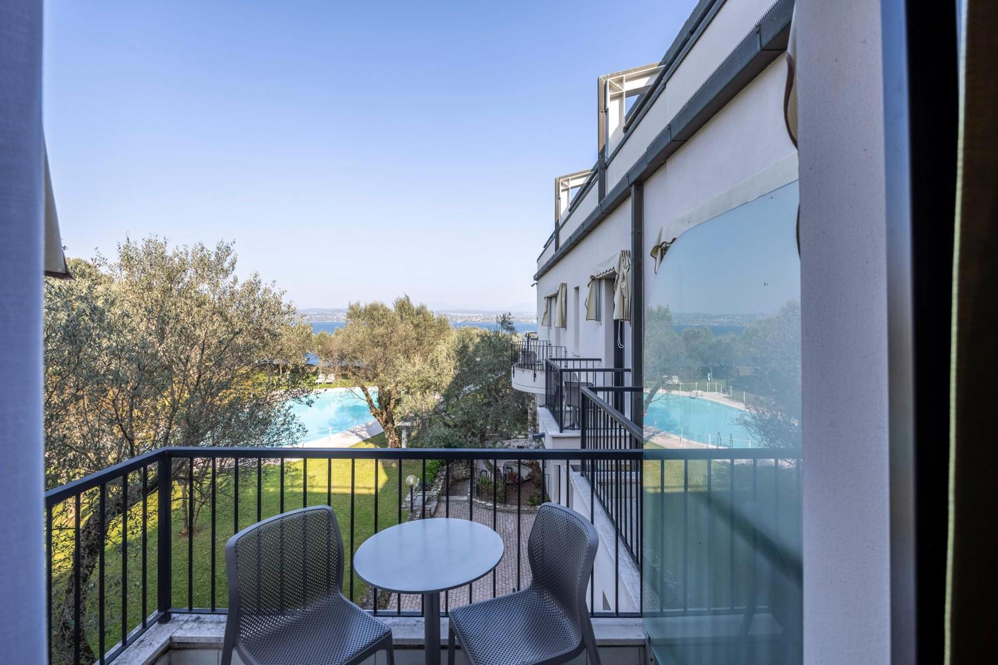 Hotel Ideal Сирмионе Экстерьер фото